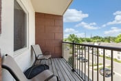 Downtown Birdseye View | AC | 85' TV | Balcony