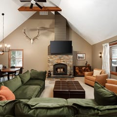 Majestic Maples Escapes | Hot Tub | Firepit | Deck | Large Yar