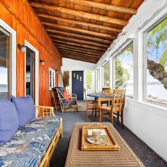 Willow Tree Cottage: Waterfront on Suttons Bay