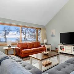 The M22 House - Panoramic Views of West Bay!