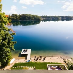 Beach House - Lakefront with a Hot Tub!