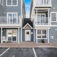 Bay Park 32: Downtown Condo!