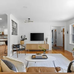 Bayside Bungalow: West Bay Views Minutes to TC