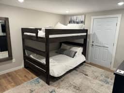 Large Apt | Downtown | AC | Beach | Shops | Walk |