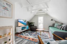 Modern Mid-Century | Downtown | AC | Walkable |