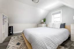 Modern Mid-Century | Downtown | AC | Walkable |