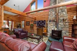 Beautiful Log Cabin | Lake Access | Interlochen |