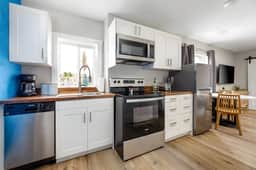 Downtown Newly Remodeled Apartment | AC | Beach |