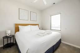 Downtown Birdseye View | AC | 85' TV | Balcony