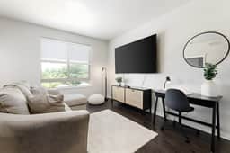 Downtown Birdseye View | AC | 85' TV | Balcony