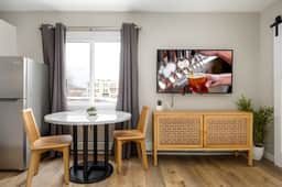 Downtown Newly Remodeled Apartment | AC | Beach |