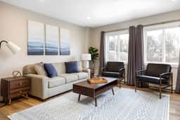 Large Apt | Downtown | AC | Beach | Shops | Walk |