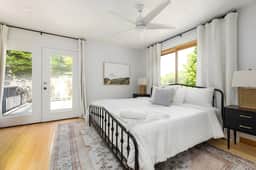 Vineyard Haven | AC | Jacuzzi | Sauna | Private |