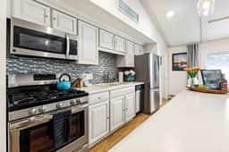 Lakeshore Lux - La Casa Feliz | Beach | AC