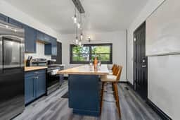 Vintage Vibes Duplex | Downtown | Beach | AC |