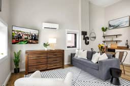 Modern & Cozy Studio | Walk to Downtown & Beach