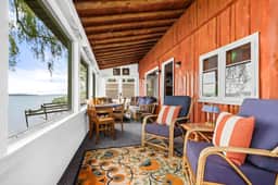 Willow Tree Cottage: Waterfront on Suttons Bay