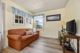 #04 Sandbar Cottage · Sandbar Cottage 4