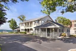 #04 Sandbar Cottage · Sandbar Cottage 4
