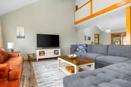 The M22 House - Panoramic Views of West Bay!