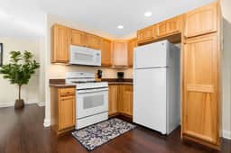 Bay Park 32: Downtown Condo!