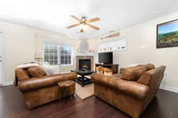 Bay Park 32: Downtown Condo!