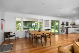 Bayside Bungalow: West Bay Views Minutes to TC