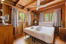 CRO's Terrapin Station Lakeside Cottage - Image 3