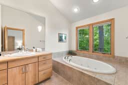 Seven Hills Estate on Old Mission - Image 4