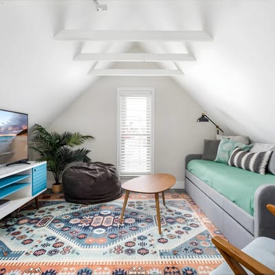 Modern Mid-Century | Downtown | AC | Walkable |