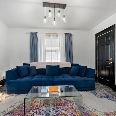 Vintage Vibes Duplex | Downtown | Beach | AC |