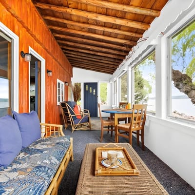 Willow Tree Cottage: Waterfront on Suttons Bay