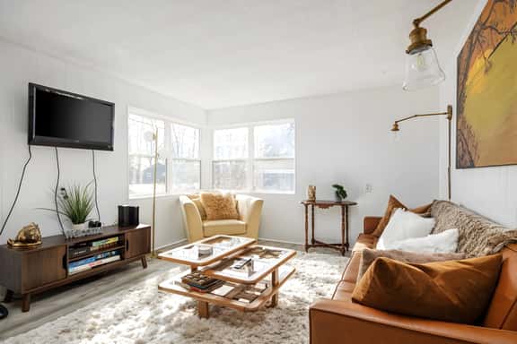 Elk Rapids Bungalow - Image 1