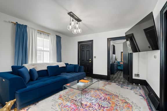 Vintage Vibes Duplex | Downtown | Beach | AC | - Image 1