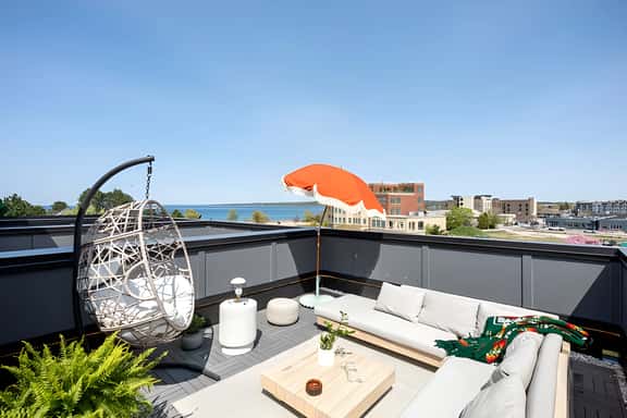 Loft on Gillis | AC | Downtown | Beach | Rooftop - Image 1