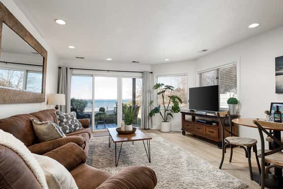 Incredible Beach Condo | AC | Pool | Hot Tub | - Image 1