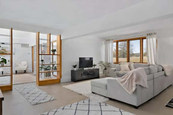 White Stone House: Pet-Friendly Home on 10 acres! - Image 1