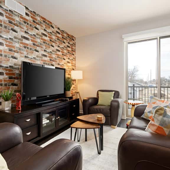 Trailside Charm - Image 1