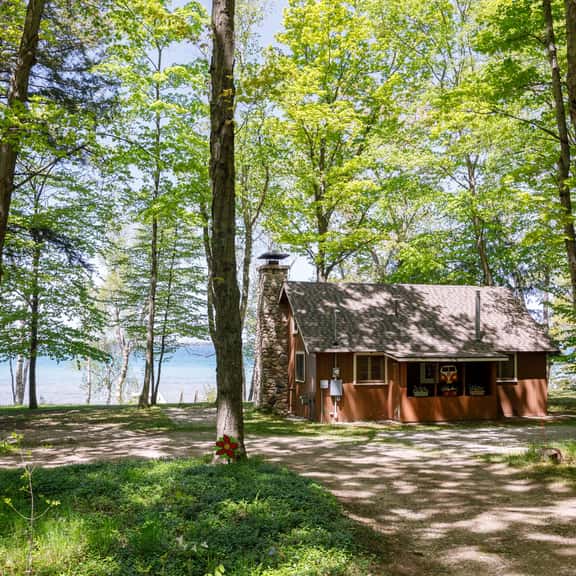 CRO's Terrapin Station Lakeside Cottage - Image 1