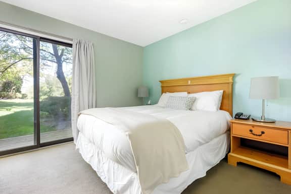 Cozy Beach Front Condo | AC | Beach | Waterfront |