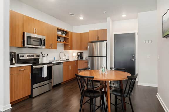 Downtown Birdseye View | AC | 85' TV | Balcony