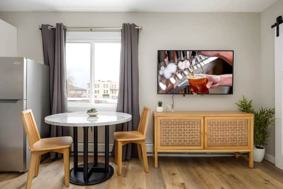 Downtown Newly Remodeled Apartment | AC | Beach |