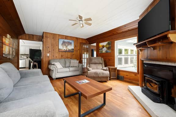 Rennie Lake Hideaway Home