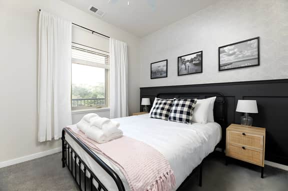 Trailside45 Modern Getaway –  Traverse City