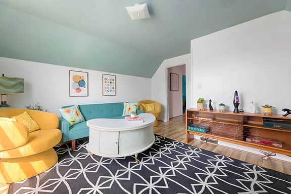 Vintage Vibes Duplex | Downtown | Beach | AC |