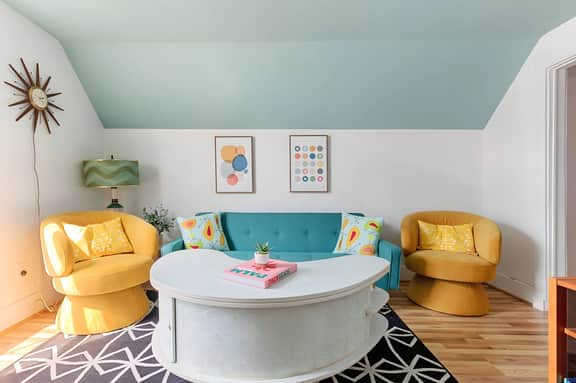 Vintage Vibes Duplex | Downtown | Beach | AC |