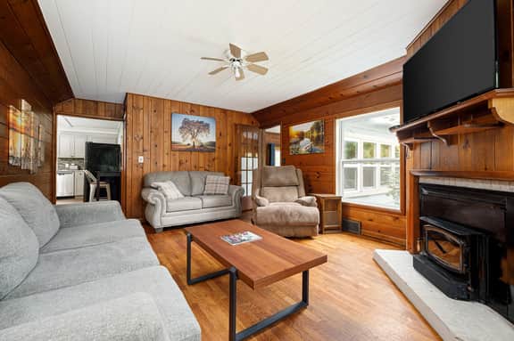 Rennie Lake Hideaway Home