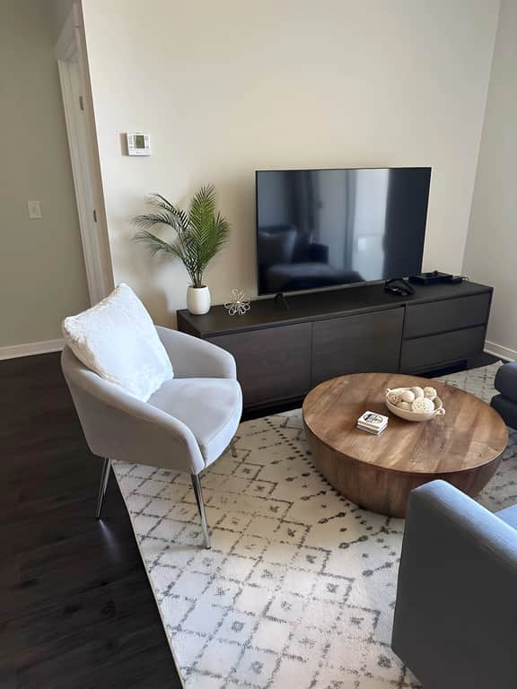 Tranquil Condo · Top Floor Pet Friendly Condo near Downtown