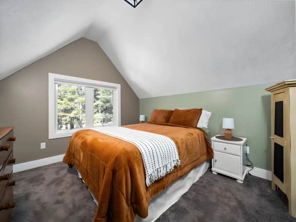 Whispering Pines Cottage on Bass Lake