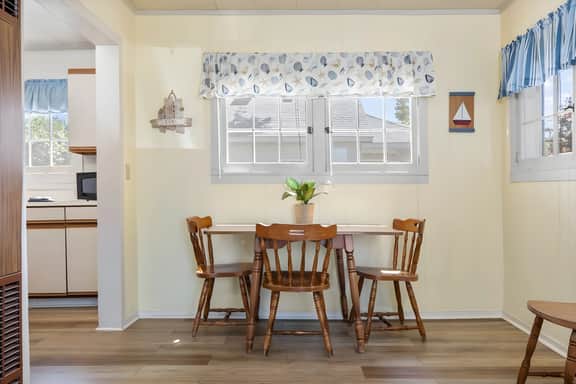 #04 Sandbar Cottage · Sandbar Cottage 4